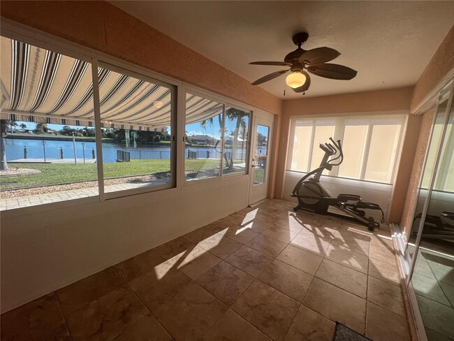 Building Photo - 12660 SW Lakeside Dr