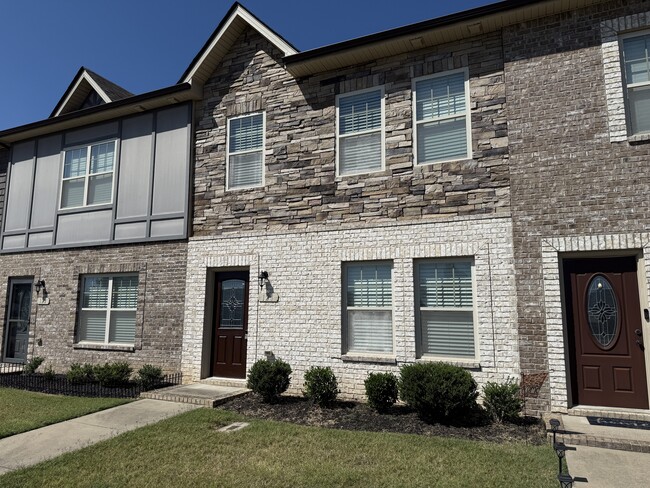 Building Photo - 121 Turn Row Dr