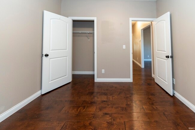 Building Photo - 8838 Hedgewood Ct