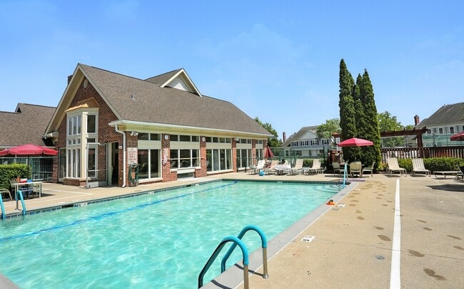 Building Photo - 2462 E Towne Blvd