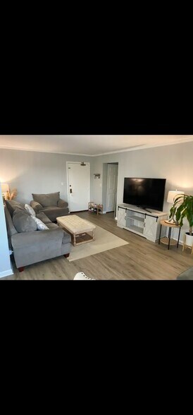 Building Photo - 1460 Fairlane Dr