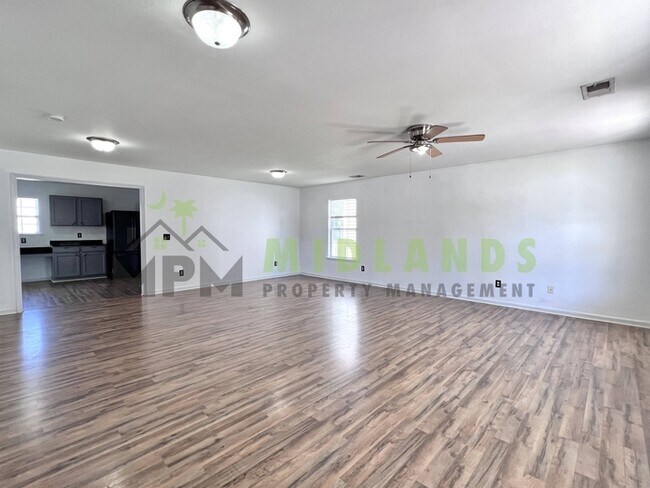 Building Photo - 492 Denman Loop