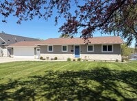 Building Photo - 3204 Crestwood Dr NE