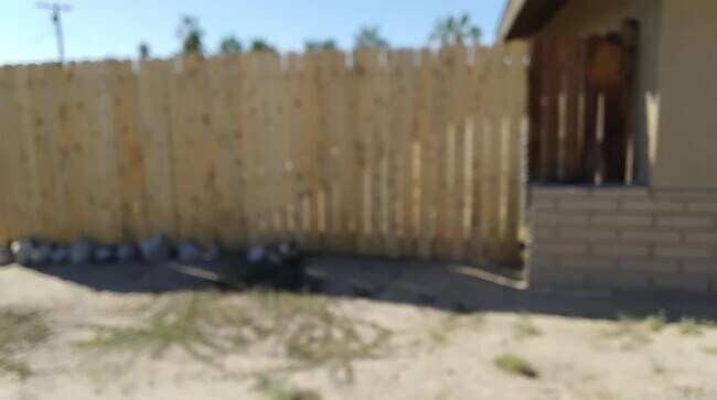 Building Photo - Pool Home in 29 Palms