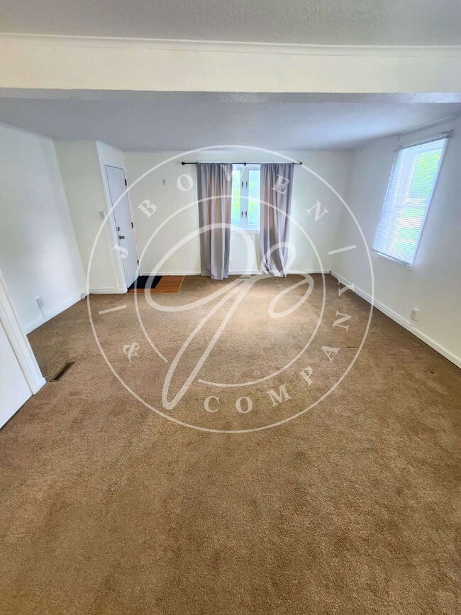 Building Photo - 2 story 2 bed with bonus room! Maumee Scho...