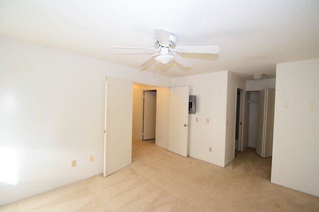 Building Photo - PARKGLEN AT WAIKELE – Clean and well-maint...