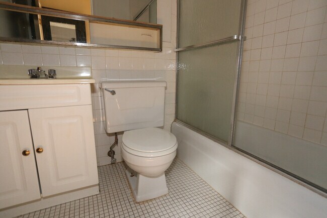 Building Photo - 3162 N Cambridge Ave