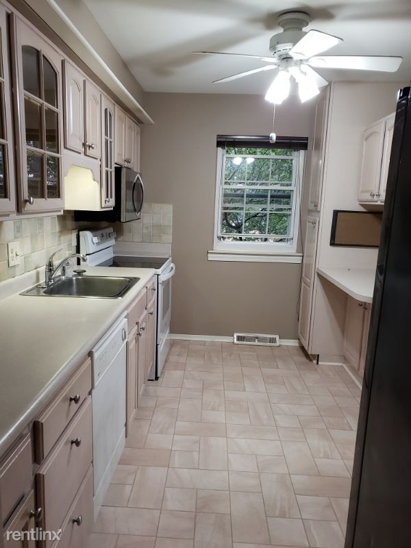 Building Photo - 27672 Echo Valley E