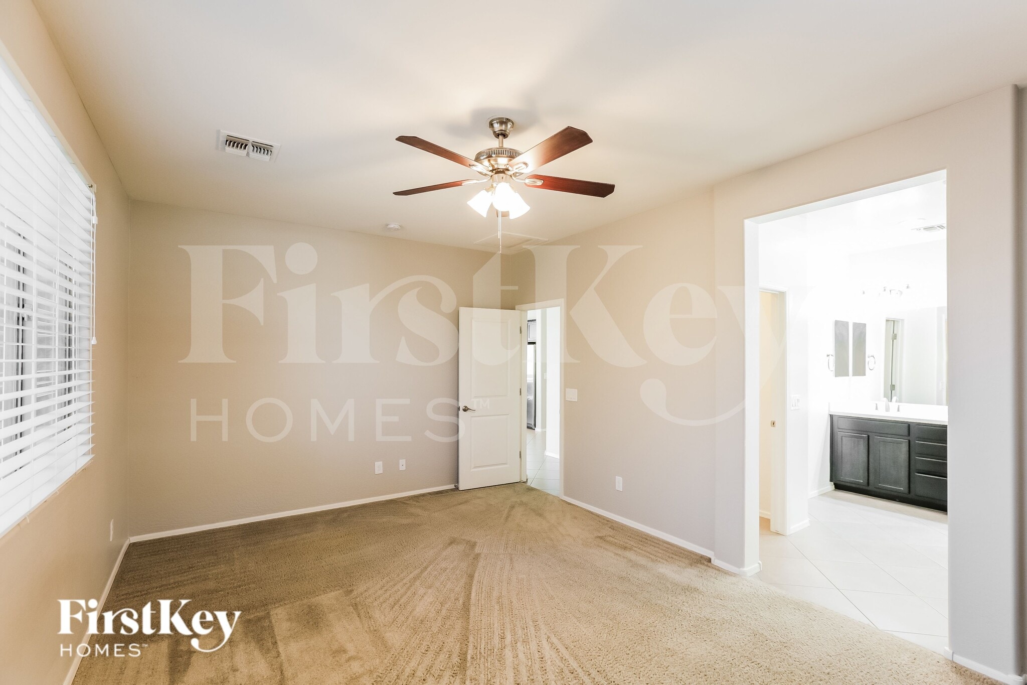 Building Photo - 22464 Via Del Oro