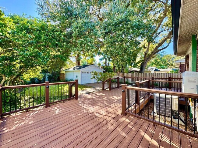 Building Photo - 3112 W Palmira Ave