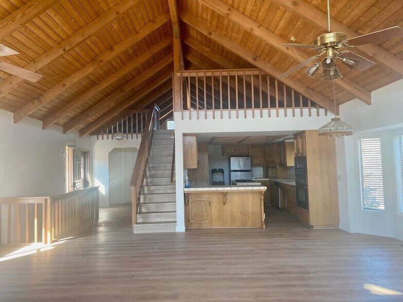 Building Photo - 2567 Hesperia Rd