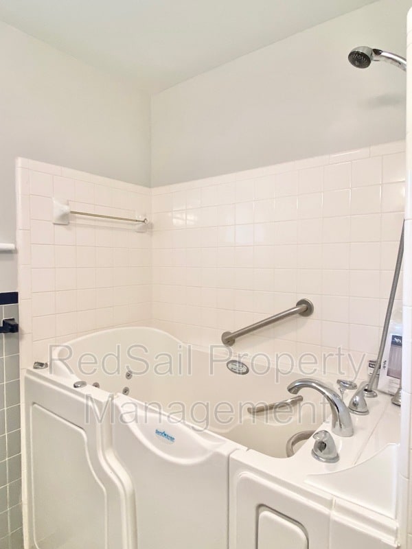 Building Photo - 34 Warren Dr