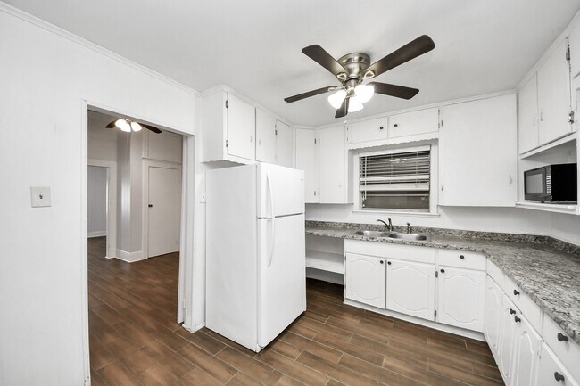 Building Photo - 1213 28th St