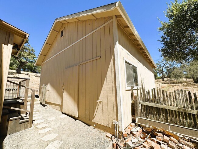 Building Photo - 402 Ormsby Ln