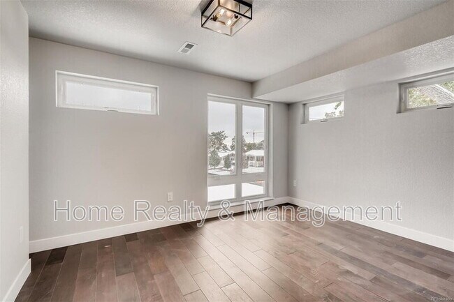 Building Photo - 4303 Navajo St
