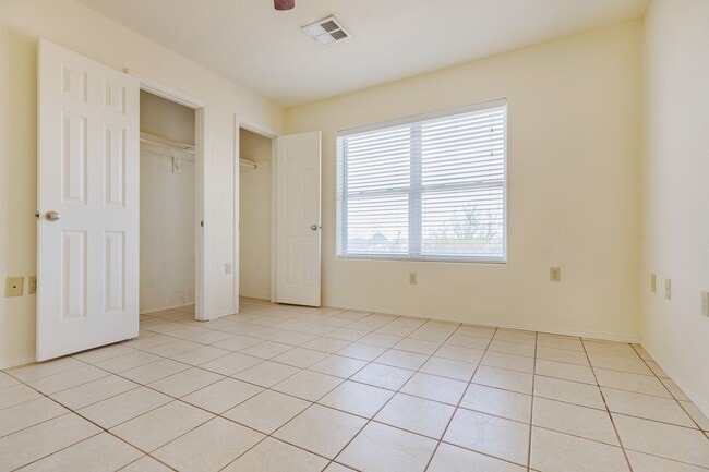 Building Photo - Home with Amazing Vews!