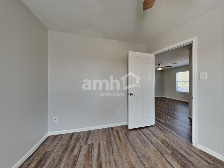 Building Photo - 21711 Falcongate Ct