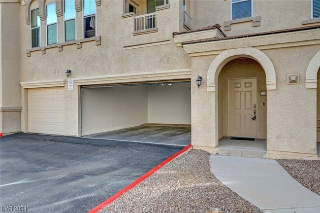 Building Photo - 10550 W Alexander Rd