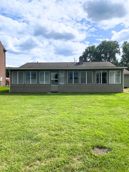 Back of house. - 1611 Ludean Dr