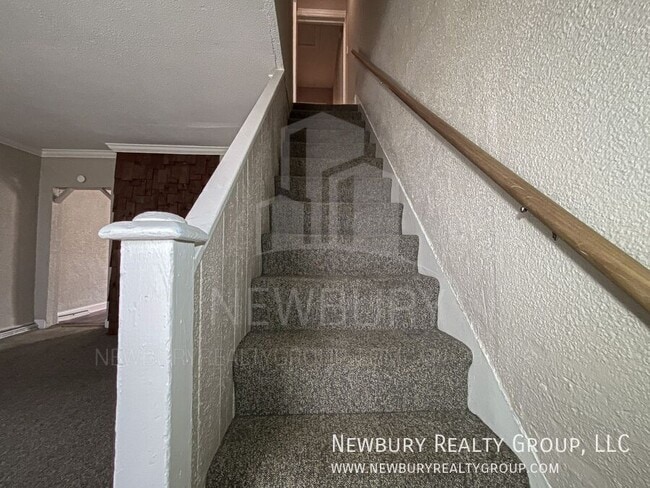 Building Photo - 39 Hickory St