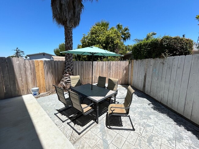 Building Photo - 4BD/2BA on 63rd!