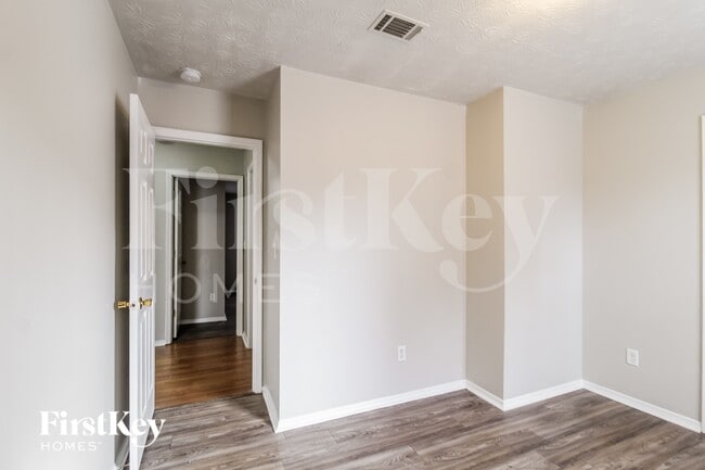 Building Photo - 6450 Peppermill Ln