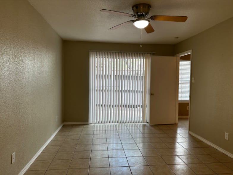 Building Photo - 9700 Leawood Blvd