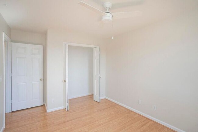 Building Photo - Beautiful 3 Bed Brentwood Townhome!
