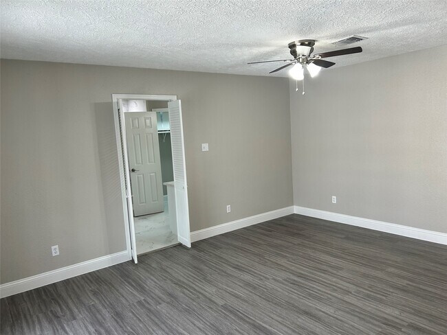 Building Photo - 1601 Washington Dr