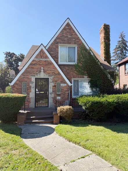 Primary Photo - 16753 Fielding St