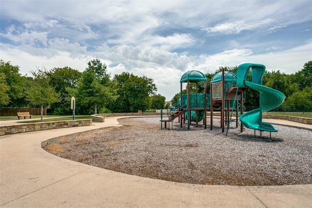 Building Photo - 3010 Sawgrass Dr