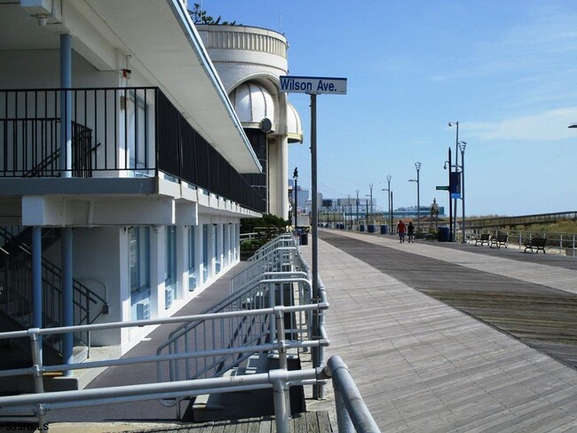 Building Photo - 3501 Boardwalk