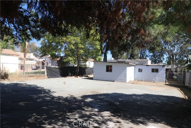 Building Photo - 861 N San Gorgonio Ave