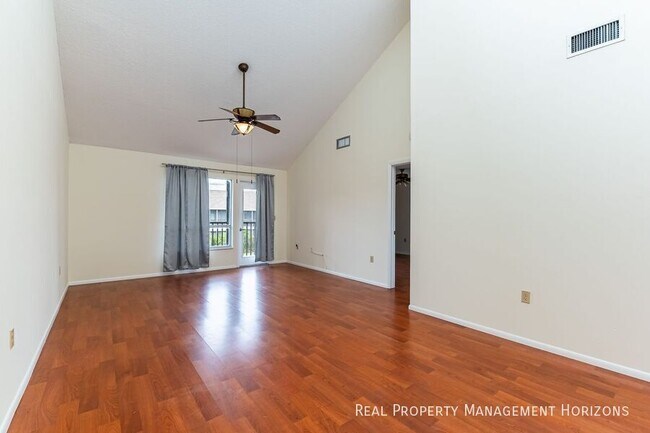 Building Photo - 251 Fenwick Dr