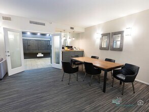 Building Photo - University Park 2 Bd/2 Bth w/parking- water/sewer/trash included!