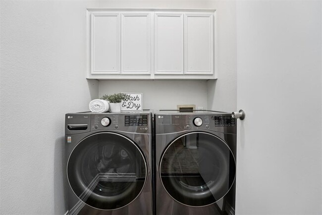 Building Photo - 1110 Blue Fox Dr