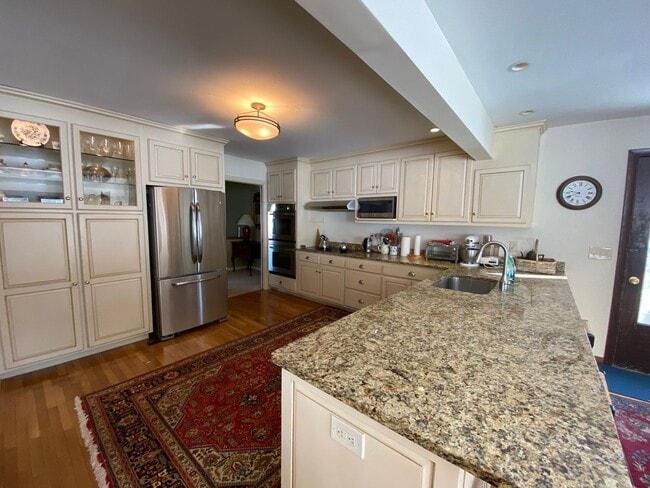 Building Photo - Four Bedroom Single Family Home