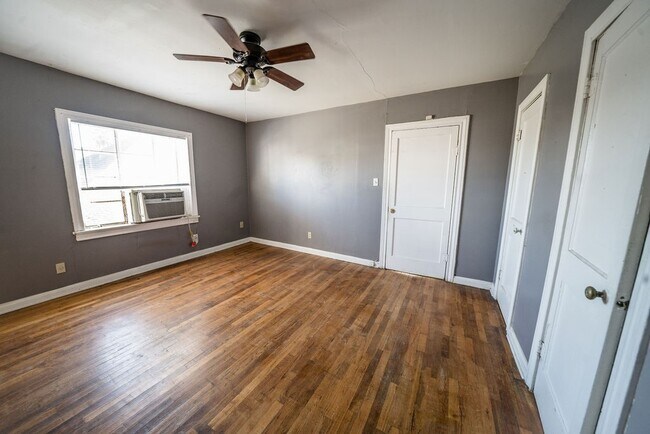 Building Photo - 2218 1/2 Chapman St