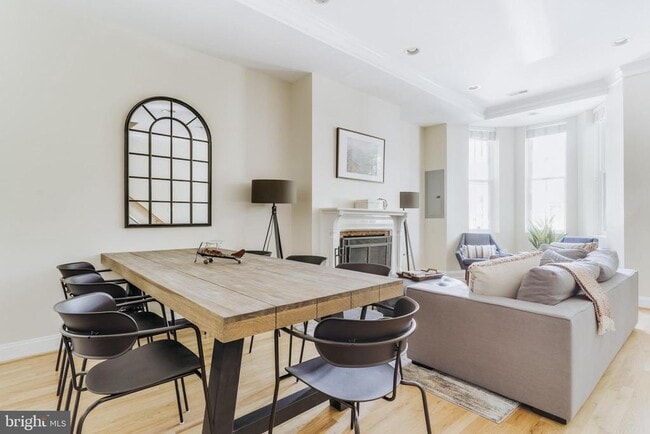 Building Photo - 330 11th St SE