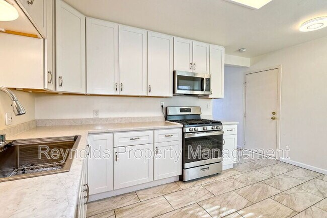 Building Photo - 3341 Chamoune Ave