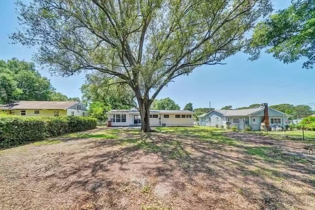 Building Photo - 360 Chicago Ave