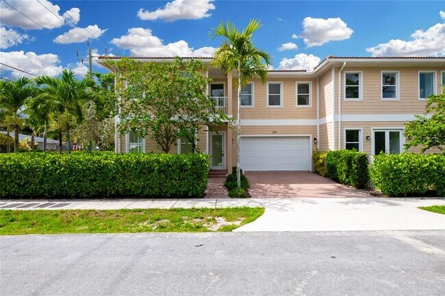 Primary Photo - 324 SW 14th Ct