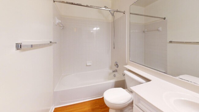 Building Photo - Updated Three Bedroom Home W/Full Sized Kitchen, Parking, Back Deck, & 2,640 Square Feet!