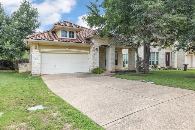 Building Photo - 15220 Interlachen Dr