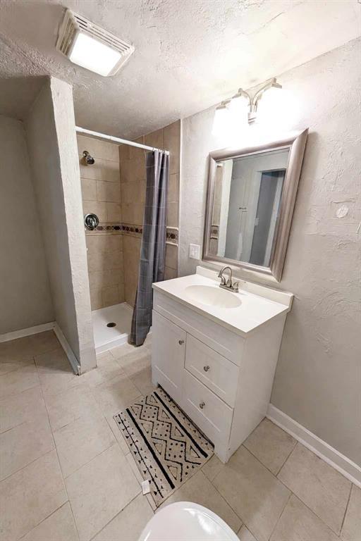 Building Photo - 217 E Douglas Dr