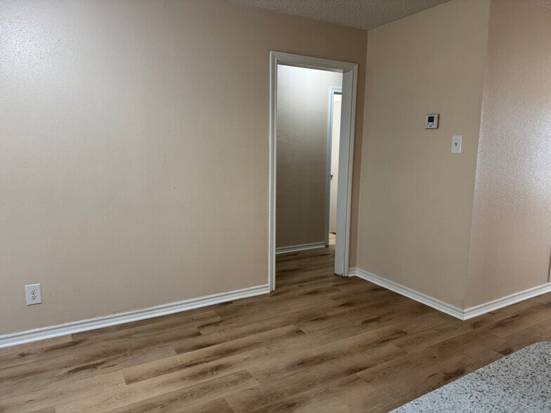 Building Photo - 1379 Sylvan Dr