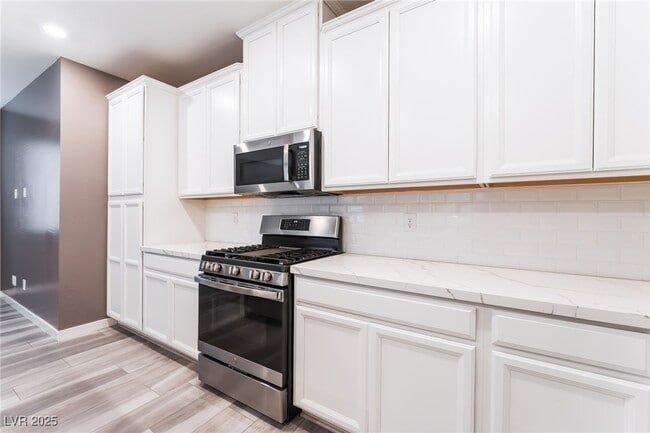 Building Photo - 5730 Sky Pointe Dr