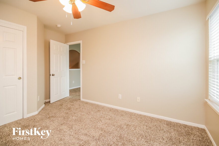 Building Photo - 6707 Level Pond Ln