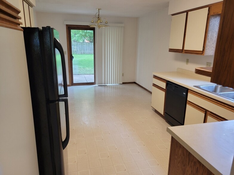 Building Photo - 13 Century Ct