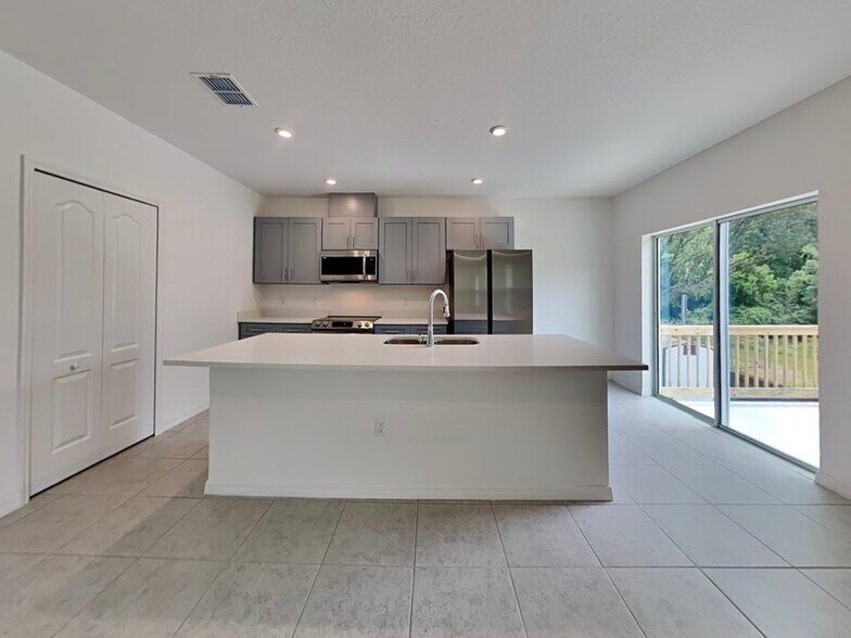 Building Photo - 1330 Chris Ave